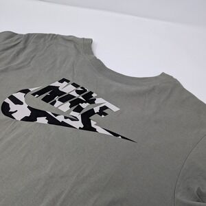 Nike Men's M-L Military Green Camo Logo Cotton Tee T-Shirt